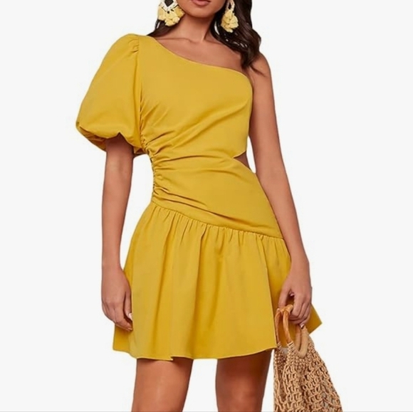 Wdirara Dresses & Skirts - WDIRARA Women's One Shoulder Puff Short Sleeve Cut Out Ruched Ruffle Hem ALine S